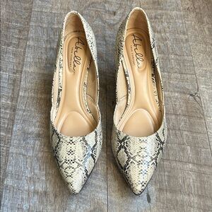 Abella True Comfort Beige and Black Snake-Print Pointed Pumps